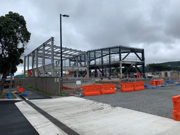 Structural-steel-installation-for-new-staff-building